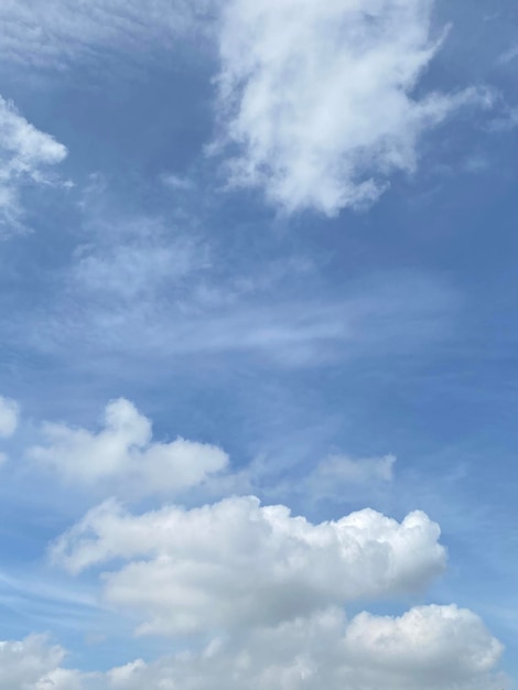 青い空と白い雲景の背景