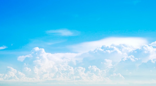 青い空白いふわふわ雲風景明るい背景