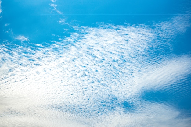 雲と青い空