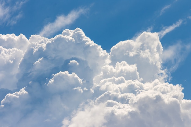 雲と青い空