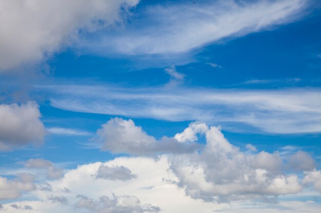 雲と青い空