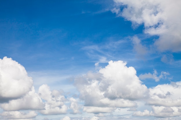 雲と青い空