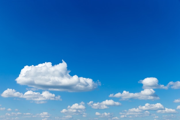 雲と青い空