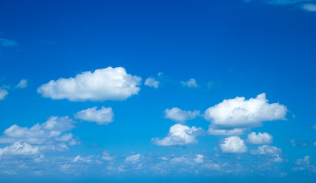 雲と青い空