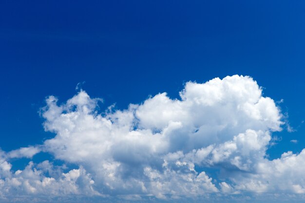 雲と青い空