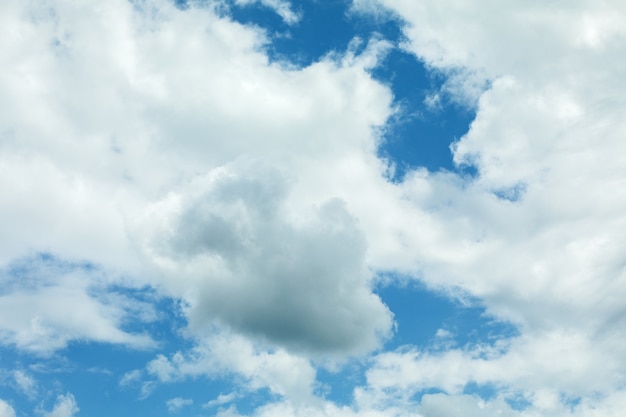 雲と青い空。バックグラウンド。