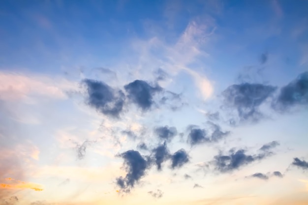 夏の日の雲と青い空