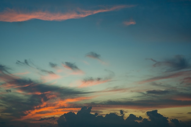 雲と青い空、夏の時間、美しい空