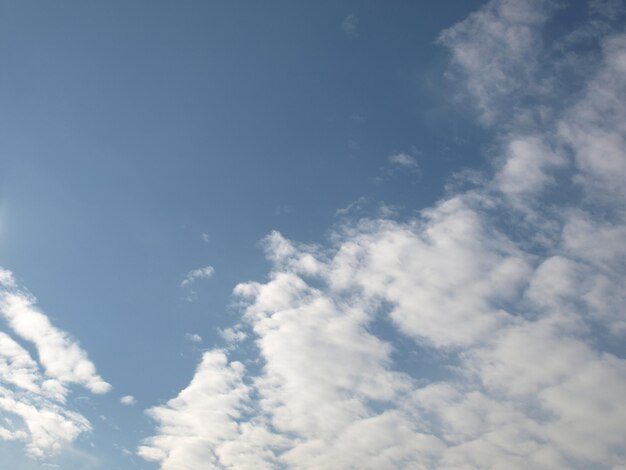 雲と青い空