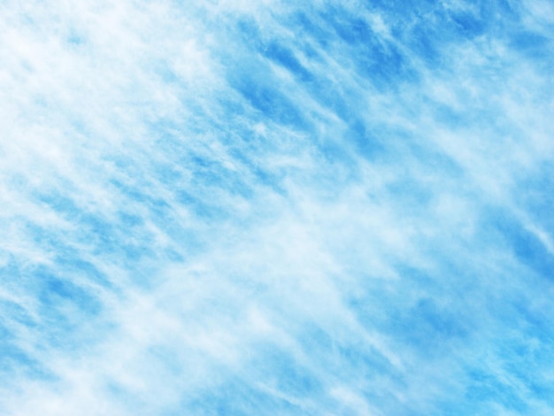 깃털 구름과 푸른 하늘