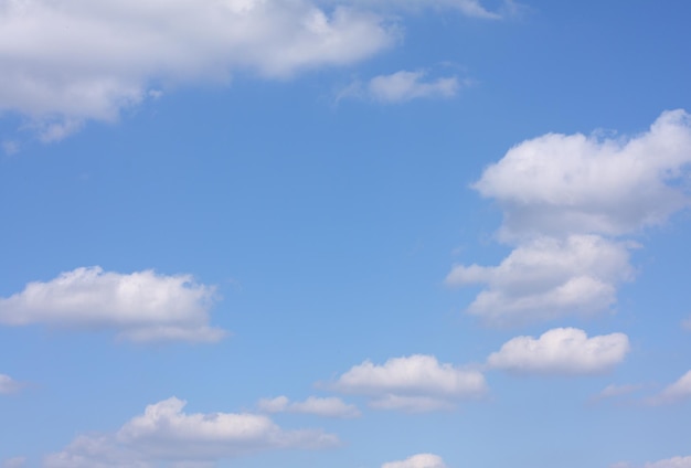 Photo blue sky with white clouds