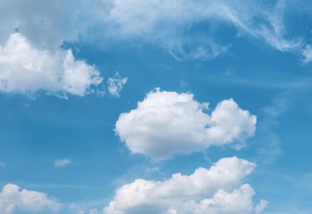 Photo blue sky with white clouds