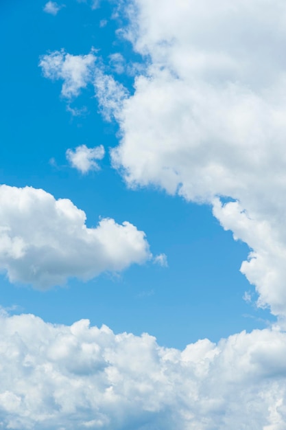 白い雲と青い空