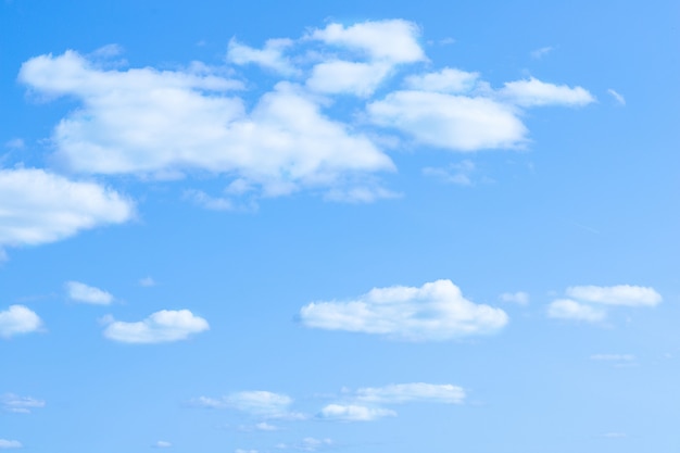 白い雲と青い空