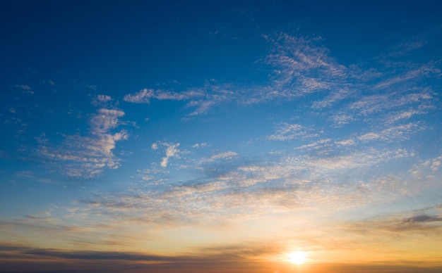 白い雲と青い空