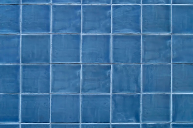 青い正方形のタイルの背景写真
