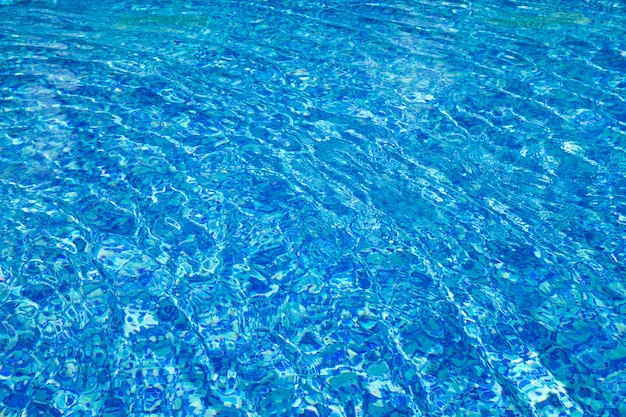 青いプール、スイミングプールの水の背景。