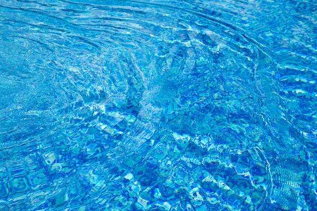 Piscina blu, sfondo di acqua in piscina.