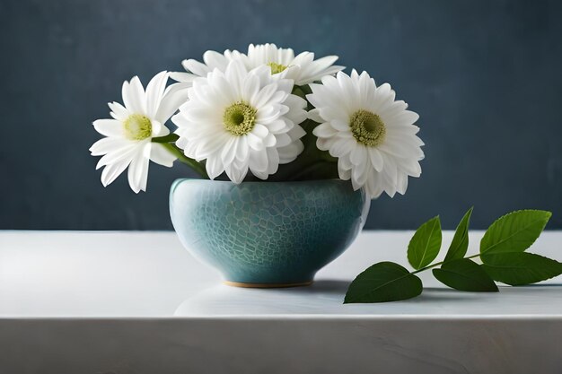 Photo a blue vase with white flowers and green leaves.