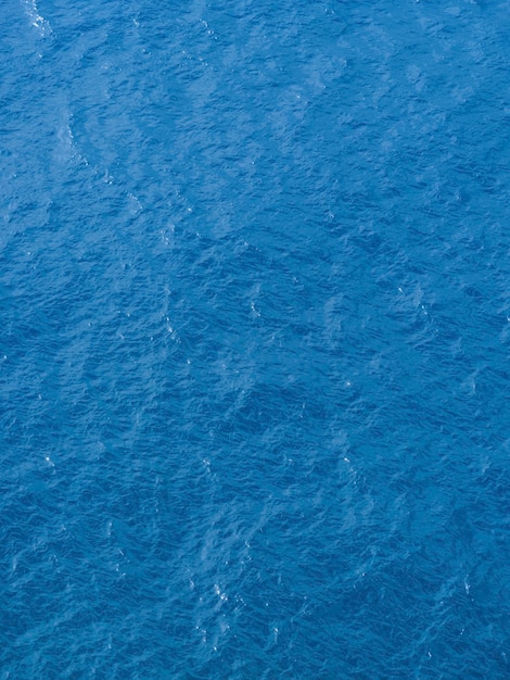 푸른 물 표면