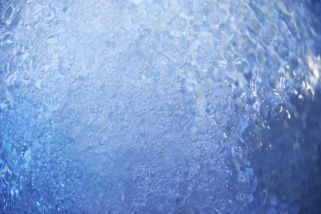 青い水のテクスチャー 泡と泡立つ水