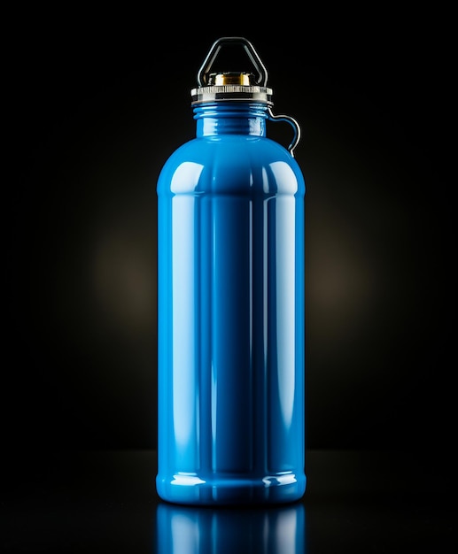 Голубые волны гидратации Бутылка с водой в центре внимания