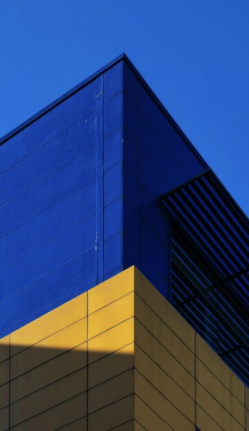 A blue and yellow building in the city of oslo.