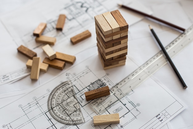 Blueprint blocco di blocchi di legno, pianificazione, rischio e strategia nel business o progetto architettonico