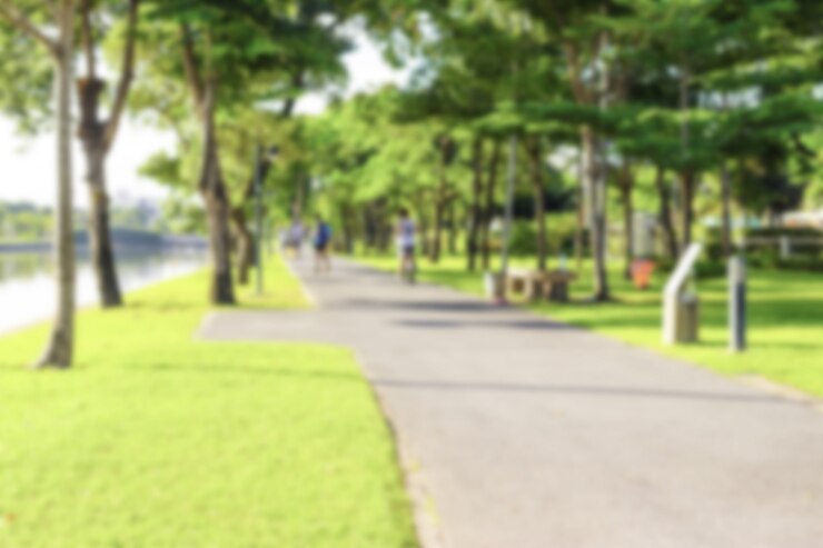 Photo 公園でジョギングする人々をぼかし