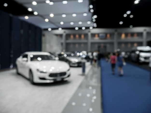 Foto composizione sfocata al salone dell'auto