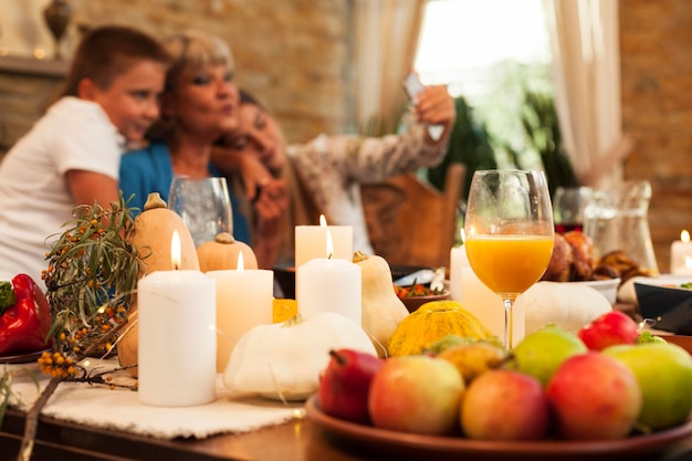 Photo blurred family members taking selfie