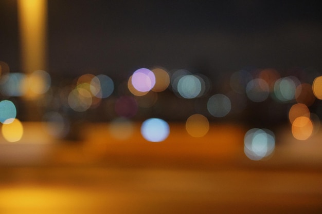 Photo blurred image of illuminated street at night