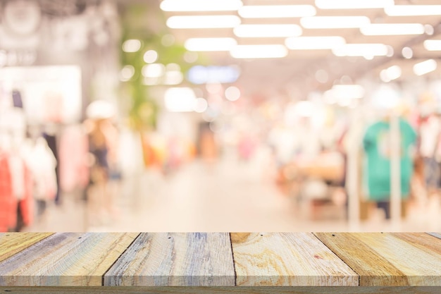 Blurred image of shopping mall and people