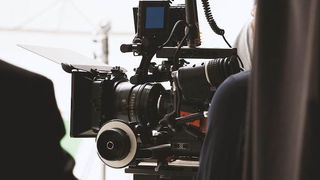 촬영 또는 촬영 비디오 영화 및 영화 제작진 팀 설정의 흐릿한 이미지