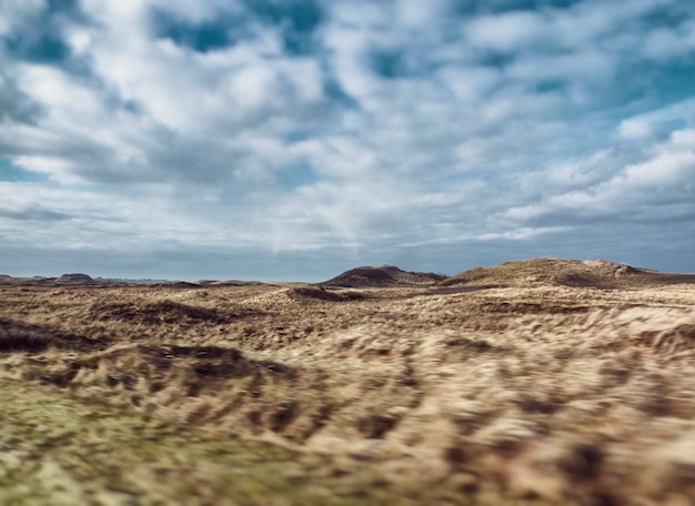 Photo blurred motion of landscape against sky