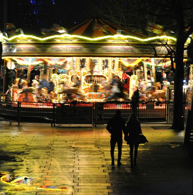 Photo blurred motion of man at night