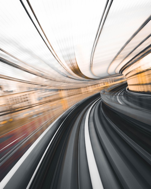 写真 都市の鉄道線路の昧な動き