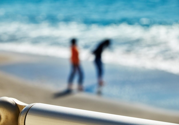 Photo blurred motion of people on beach