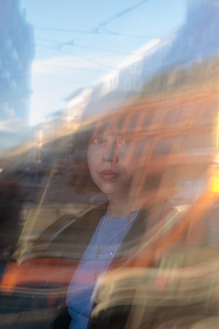 Photo 도로에서 사람들의 모호한 움직임.