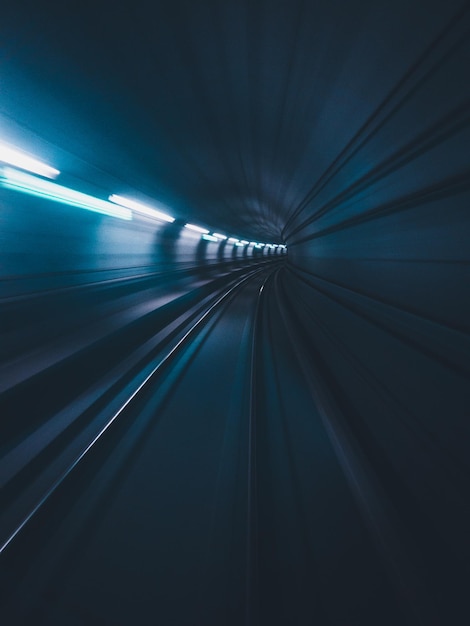 Photo blurred motion of railroad track in tunnel