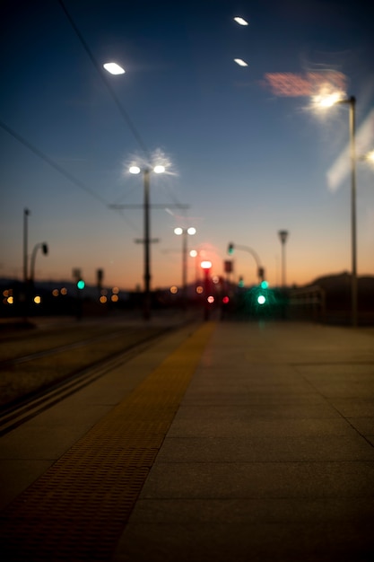 Foto luci notturne sfocate in città