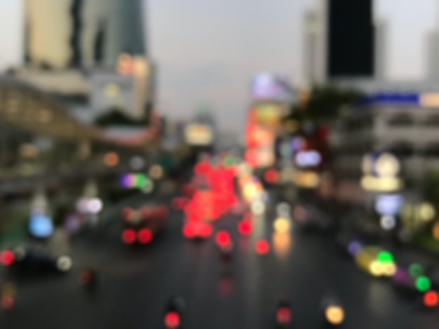 Photo blurred picture of big city blurred defocused lights of heavy traffic jam