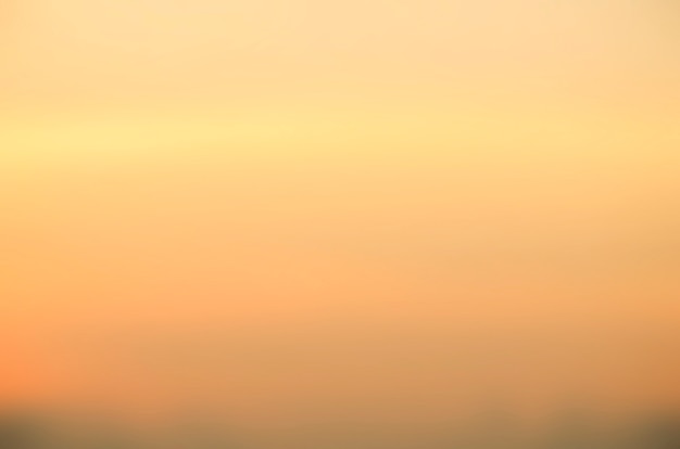 Фото Размытый фон восхода солнца, ранний утренний свет, естественные явления освещения.