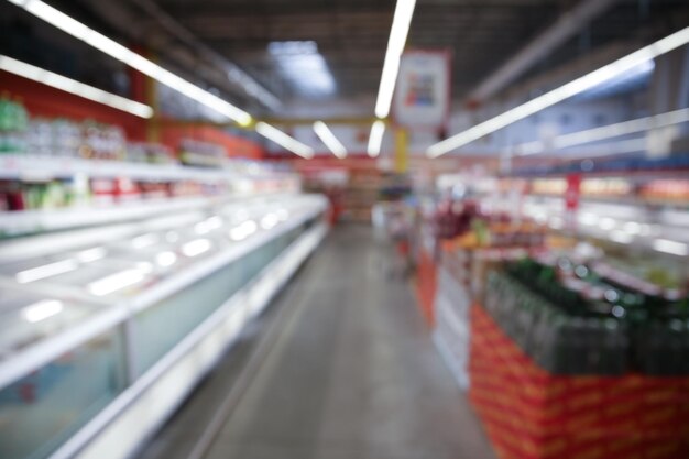 Photo blurred view of supermarket shelves