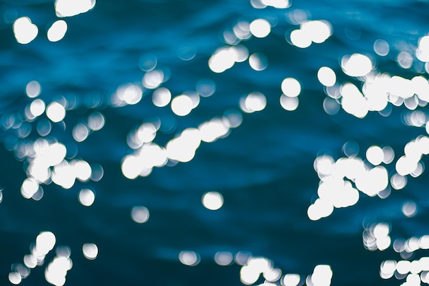 Photo blurry deep blue sea water background dark ocean as nature and environmental design concept