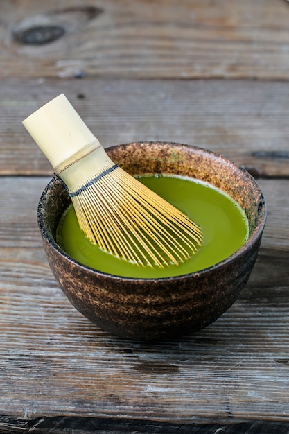 お茶緑茶のボウルに乗ります