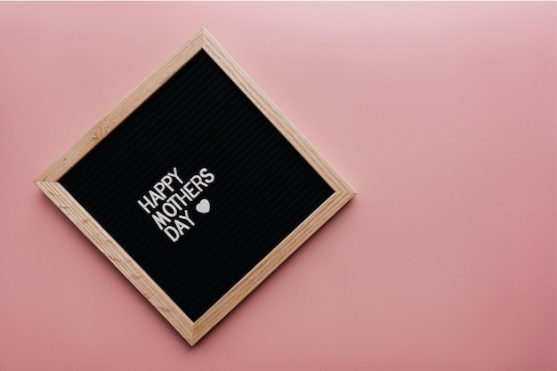 a board that says'happy mother's day'on it