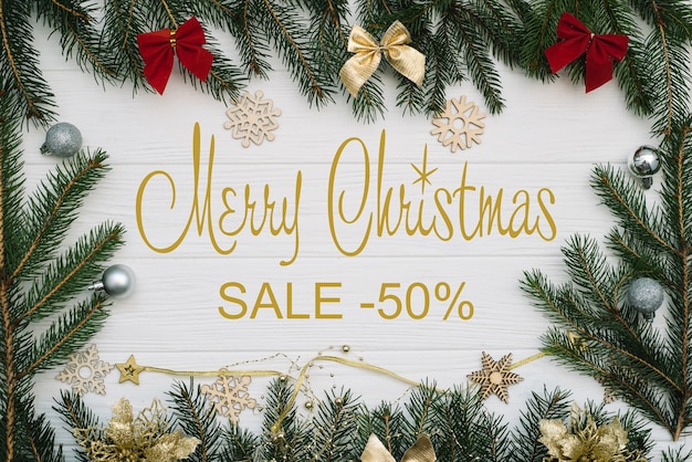 Доска с сообщением Merry Christmas sale.