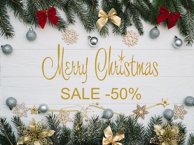 Доска с сообщением Merry Christmas sale.