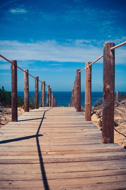 Photo boardwalk against blue sky